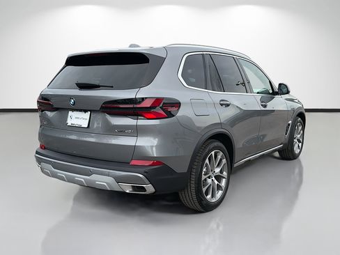 New 2026 BMW X5 xDrive40i w/ Premium Package AWD/4WD image 3