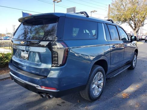 Used 2025 Chevrolet Suburban Premier RWD image 4