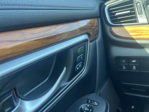 Used 2018 Honda CR-V Touring image 17