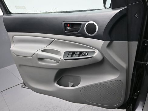 Used 2015 Toyota Tacoma PreRunner image 13