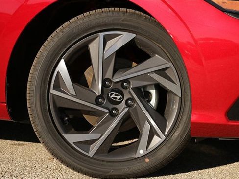 New 2025 Hyundai Elantra Limited image 2