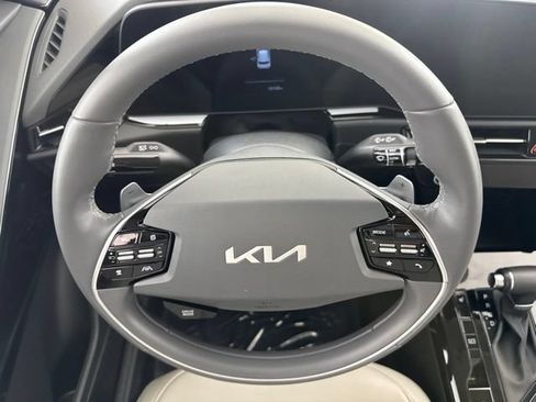 Certified 2025 Kia Niro EX FWD image 25