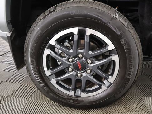 Used 2024 Toyota Tacoma TRD Sport image 32