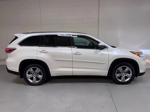 Used 2015 Toyota Highlander Limited Platinum AWD/4WD image 2