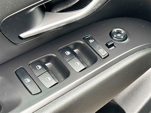 Used 2023 Hyundai Santa Cruz SE image 17