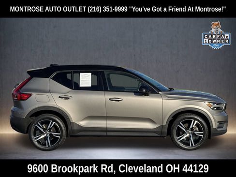 Used 2022 Volvo XC40 T5 R-Design w/ Climate Package image 8