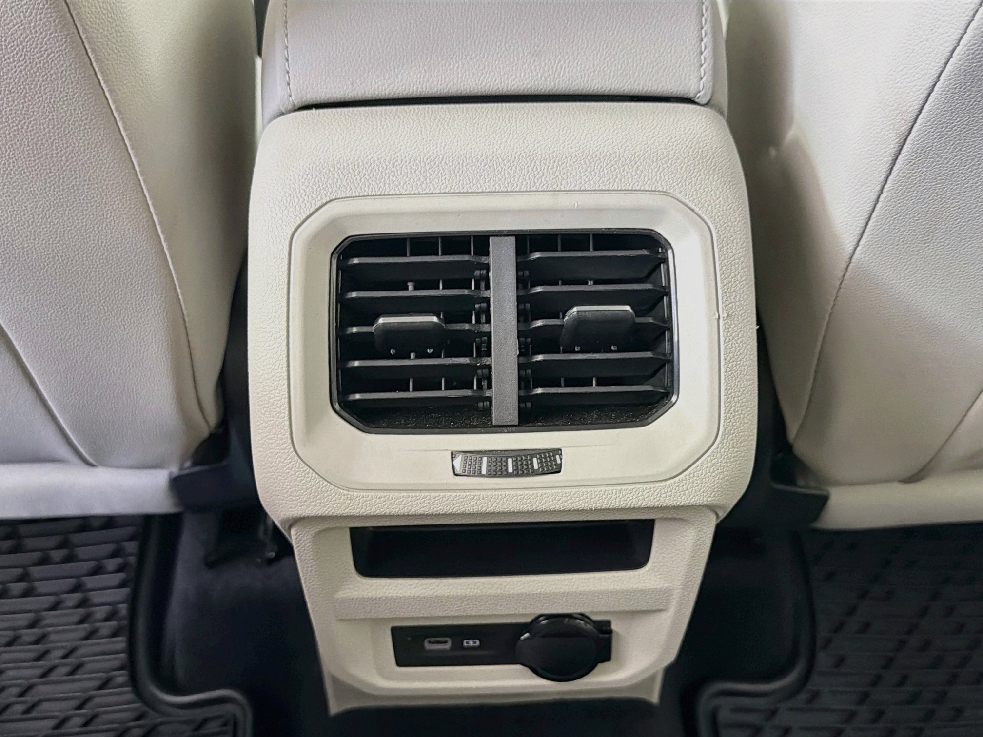 Used 2023 Volkswagen Tiguan SE FWD image 28