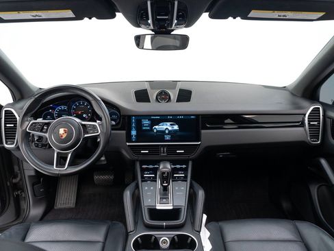 Used 2020 Porsche Cayenne image 18