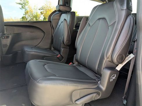 New 2026 Chrysler Pacifica Select image 27
