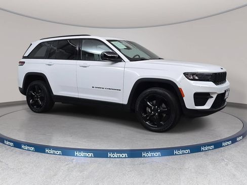Used 2023 Jeep Grand Cherokee Altitude AWD/4WD image 4