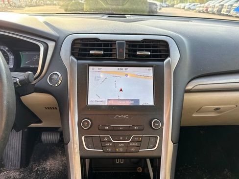 Used 2019 Ford Fusion SE FWD image 15