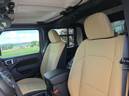 New 2026 Jeep Gladiator Willys AWD/4WD image 13