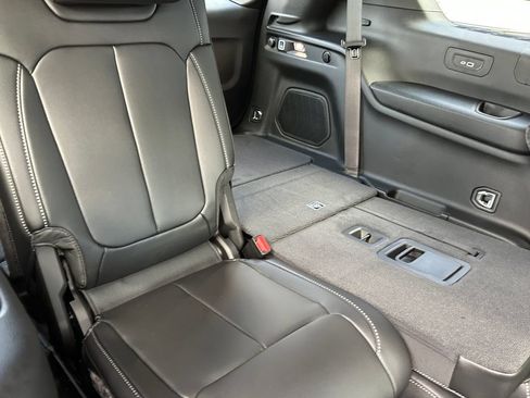 New 2026 Jeep Grand Cherokee L Limited w/ Limited Altitude Package AWD/4WD image 17
