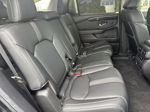 Used 2024 Honda Pilot Touring image 16