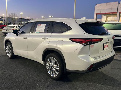 Used 2024 Toyota Highlander Limited image 4
