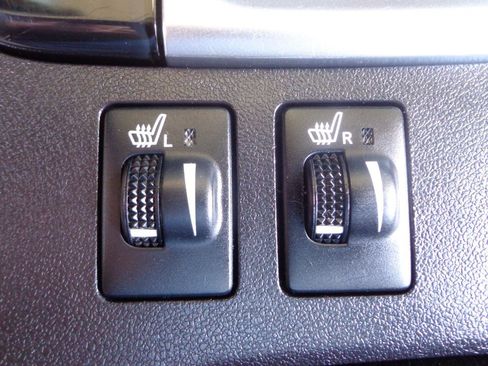 Used 2016 Toyota Highlander XLE AWD/4WD image 28
