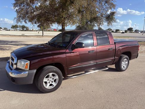Used 2005 Dodge Dakota SLT w/ Trailer Tow Group RWD image 2