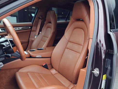 Certified 2022 Porsche Panamera Platinum Edition image 5