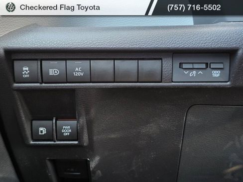 Used 2025 Toyota Sienna XSE w/ XSE Plus Package image 11