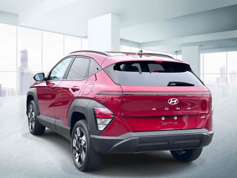 Used 2024 Hyundai Kona SEL AWD/4WD image 3