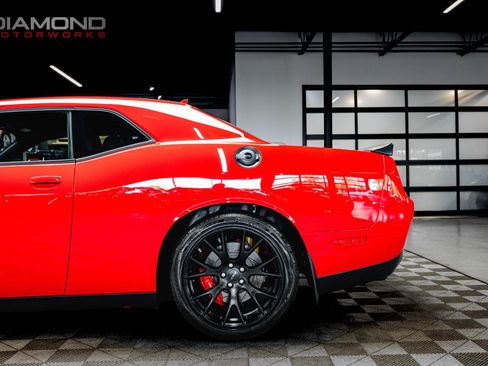 Used 2015 Dodge Challenger SRT Hellcat RWD image 18