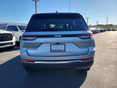 New 2025 Jeep Grand Cherokee Laredo image 7