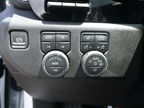 Used 2025 Chevrolet Silverado 2500 ZR2 w/ Technology Package AWD/4WD image 16