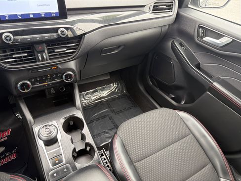 Used 2025 Ford Escape ST-Line image 24