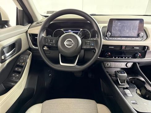 Used 2021 Nissan Rogue SV image 16