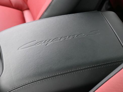 Used 2025 Porsche Cayenne S image 32