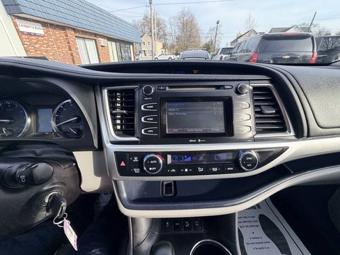 Used 2015 Toyota Highlander Plus AWD/4WD image 13