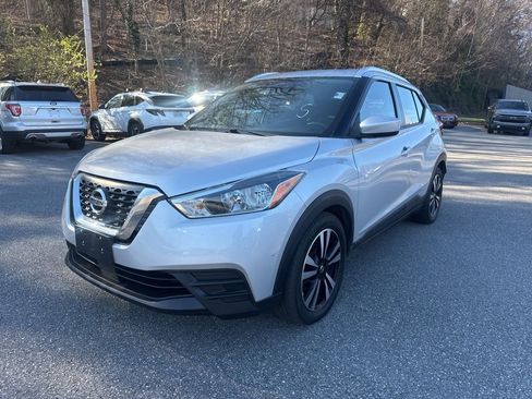 Used 2020 Nissan Kicks SV image 3