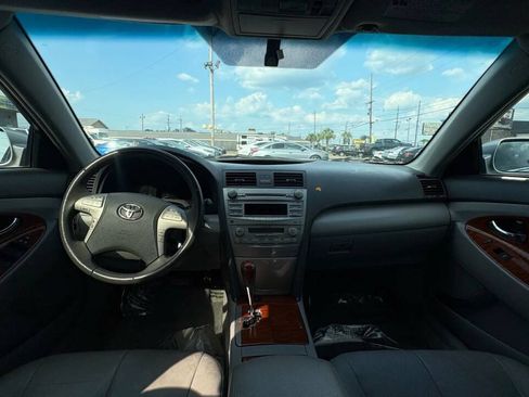 Used 2011 Toyota Camry XLE w/ XLE Extra-Value Pkg #1 FWD image 4