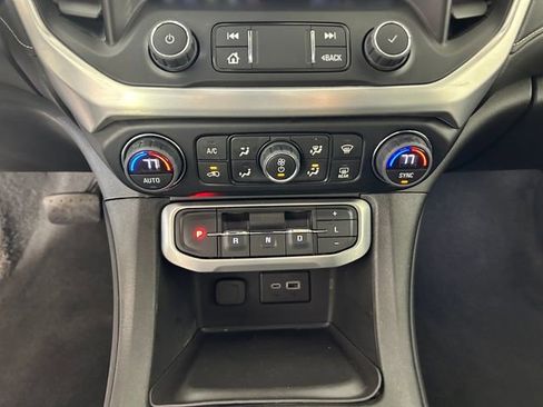 Used 2023 GMC Acadia SLE image 24