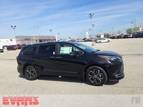 New 2026 Toyota Sienna Platinum image 2