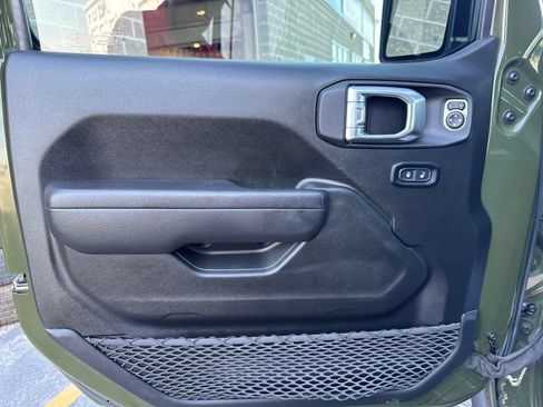 Used 2022 Jeep Wrangler Unlimited Rubicon w/ Steel Bumper Group AWD/4WD image 12