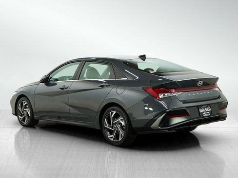 Used 2025 Hyundai Elantra SEL image 3