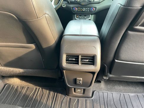 Used 2022 GMC Terrain SLT w/ Infotainment Package II image 27