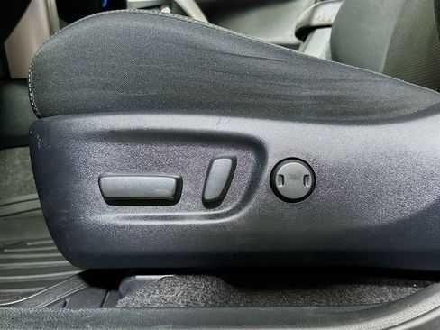 Used 2018 Toyota RAV4 XLE AWD/4WD image 23
