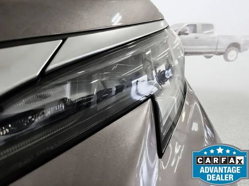 Used 2022 Toyota Sienna XSE FWD image 36