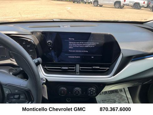 Used 2024 Chevrolet Trax LS w/ LS Convenience Package FWD image 17