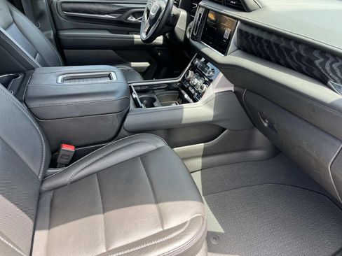 Used 2024 GMC Yukon XL Denali AWD/4WD image 25