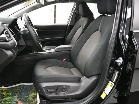 Used 2022 Toyota Camry LE image 8