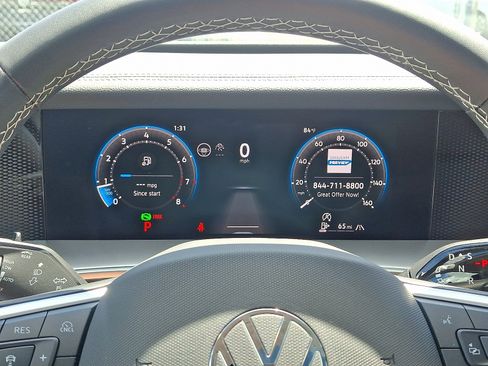 Certified 2025 Volkswagen Tiguan SE image 19