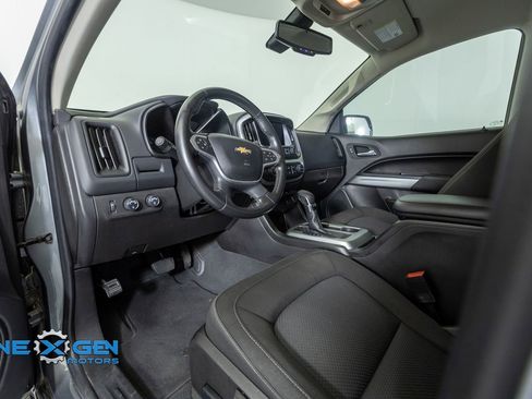 Used 2022 Chevrolet Colorado LT AWD/4WD image 10