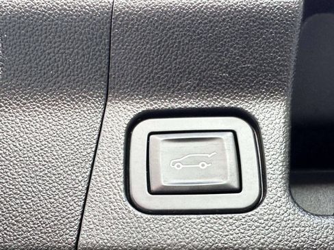 Used 2017 GMC Acadia Denali w/ Technology Package AWD/4WD image 16