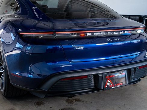 Used 2021 Porsche Taycan image 24