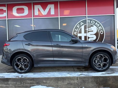 Used 2023 Alfa Romeo Stelvio Ti image 2