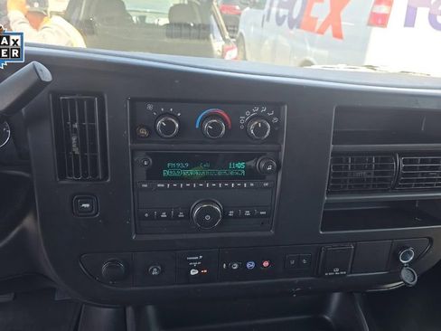 Used 2025 Chevrolet Express 3500 LT w/ LT Preferred Equipment Group RWD image 12