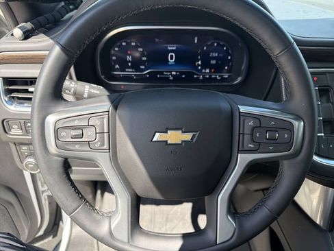 Used 2023 Chevrolet Tahoe Premier AWD/4WD image 16